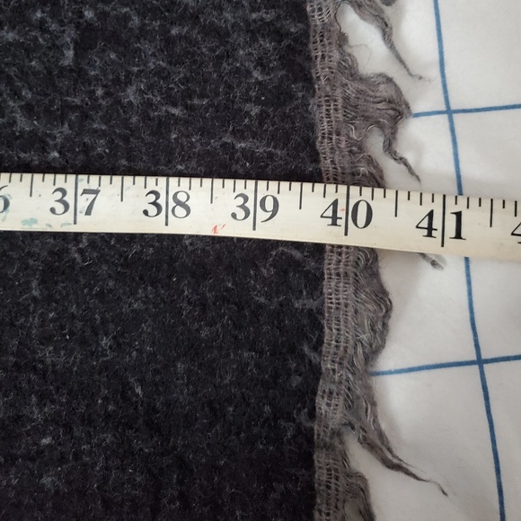Aritzia/Wilfred Blanket Scarf - Picture 4 of 5